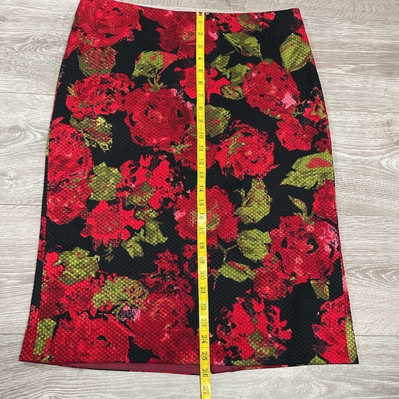 Talbots Textured Red and Black Floral Rose Print Pencil Skirt 12 - Picture 6 of 12